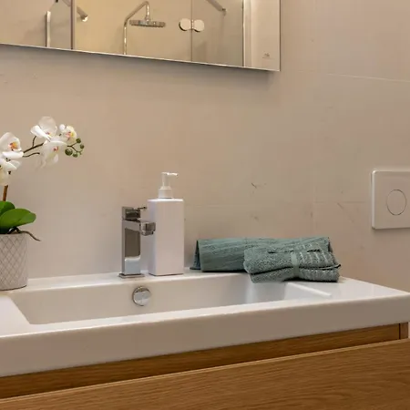 Buranelli33 Riverside Апартаменты *